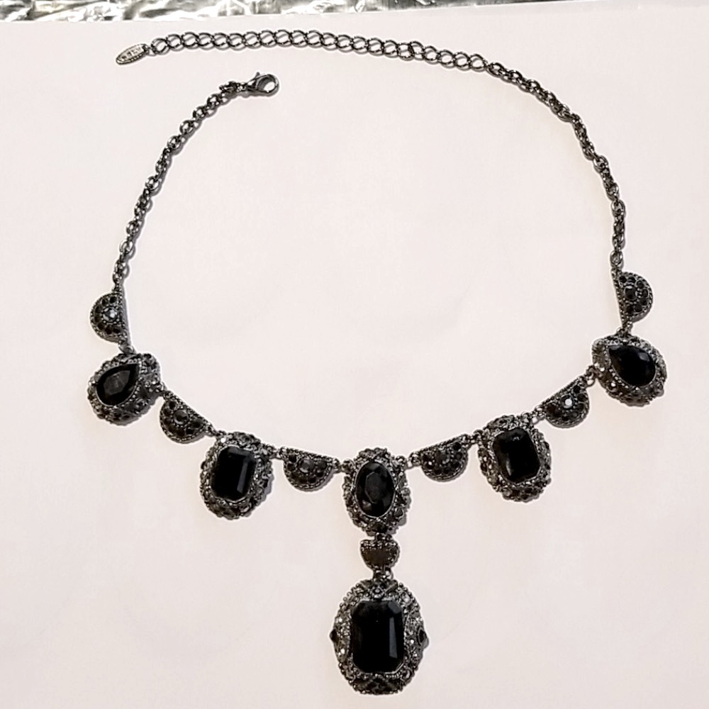 Black stunning necklace